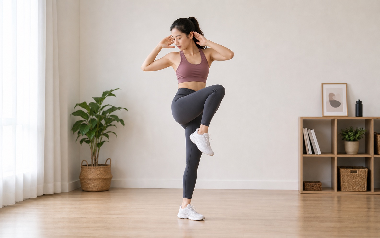 女性站姿抬膝触肘核心训练参考